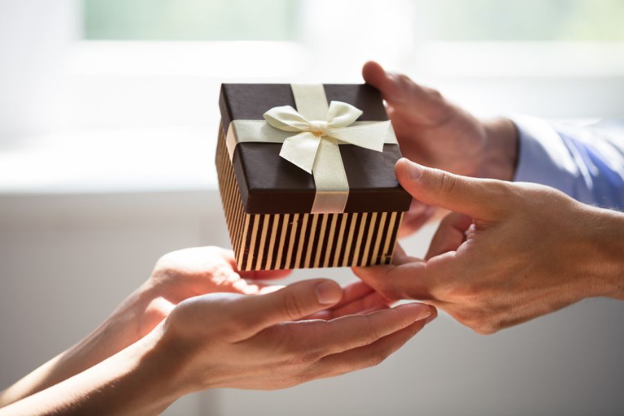 Chọn quà nên dựa vào nhu cầu và sở thích người nhận