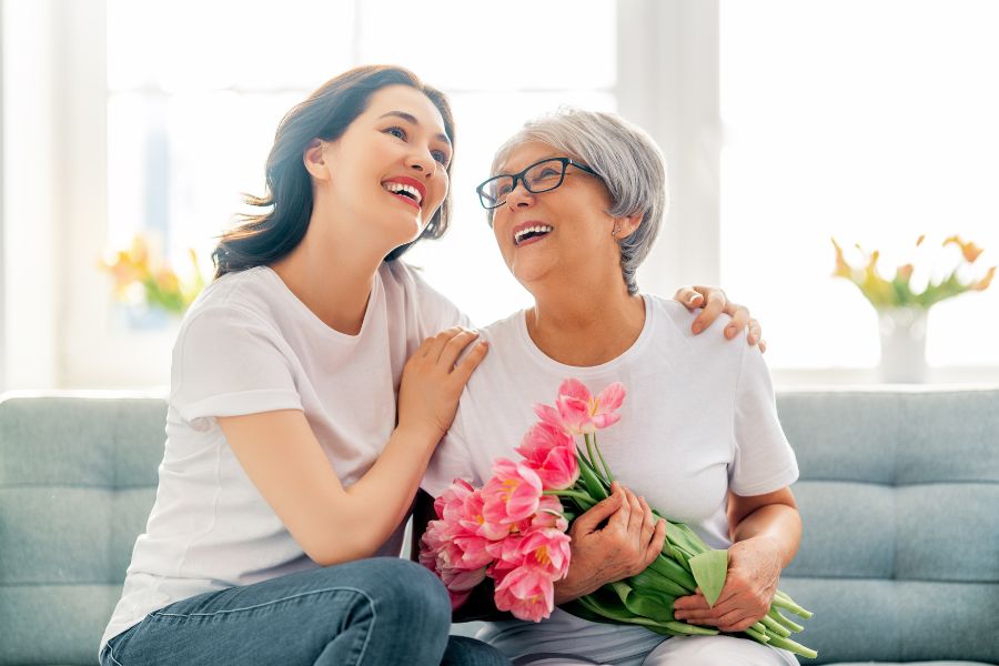 Nên chọn quà tặng mẹ sinh nhật phù hợp với nhu cầu và sở thích 