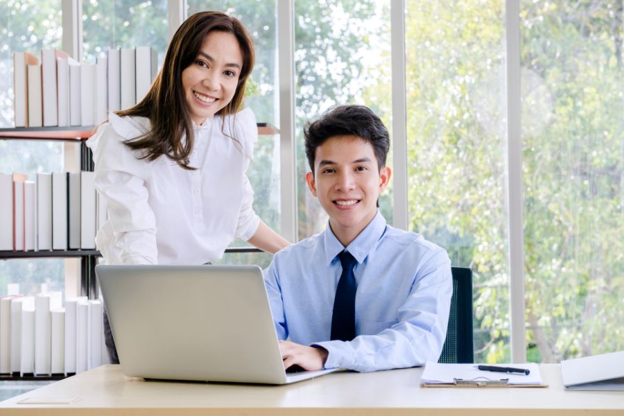 Quà Tết tặng sếp giúp thể hiện sự tôn trọng và tạo dựng mối quan hệ