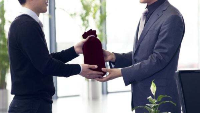 Gợi ý quà tặng đối ngoại phù hợp với mọi ngân sách, đảm bảo sự chuyên nghiệp